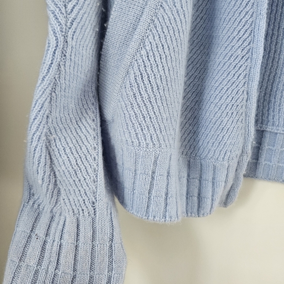 100% Cashmere Cozy Light Blue Women's Cardigan - Picture 2 of 5